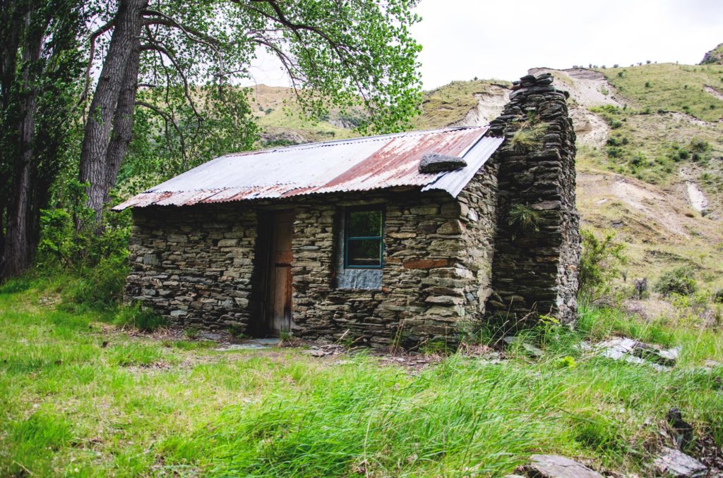 old cottage in Skippers canyon